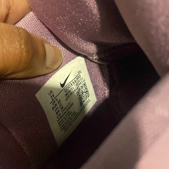 Kyrie Irving Nikes 7Y=8.5W - Picture 5 of 5